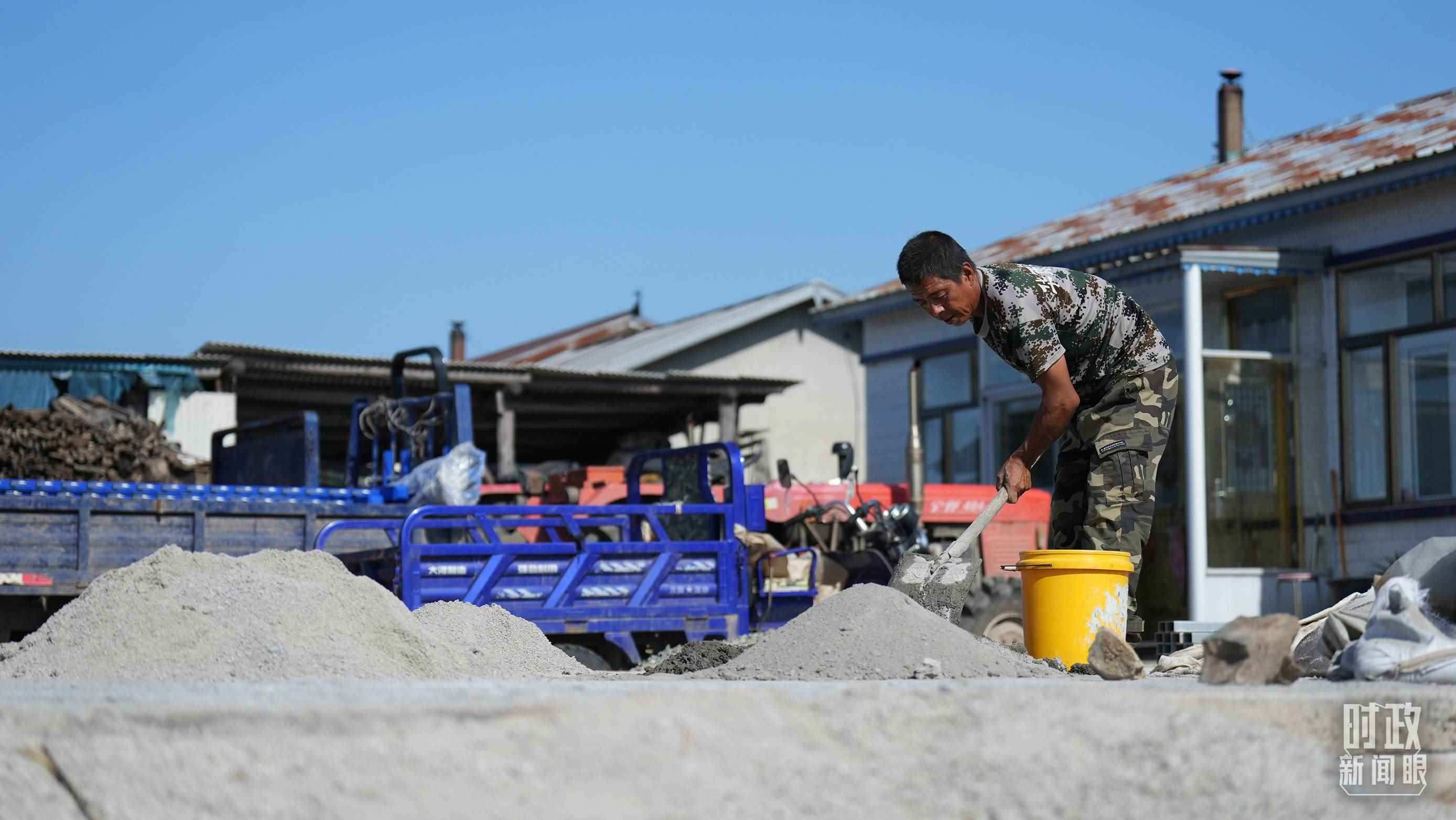 △龍王廟村的災(zāi)后恢復(fù)重建正加緊推進(jìn)。（總臺國廣記者李晉拍攝）