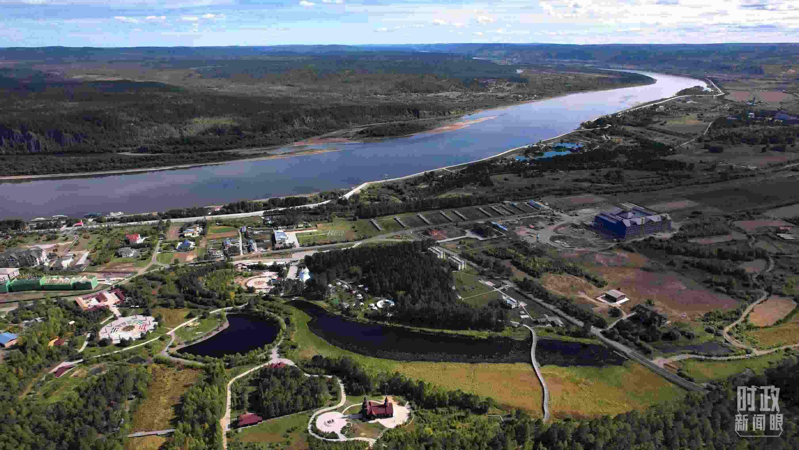 △北極村北邊是中俄界江黑龍江。（總臺國廣記者李晉拍攝）