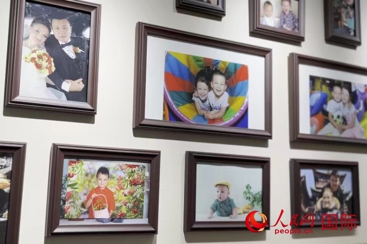 照片墻記錄每個幸福的瞬間。 人民網(wǎng) 皇甫萬里攝