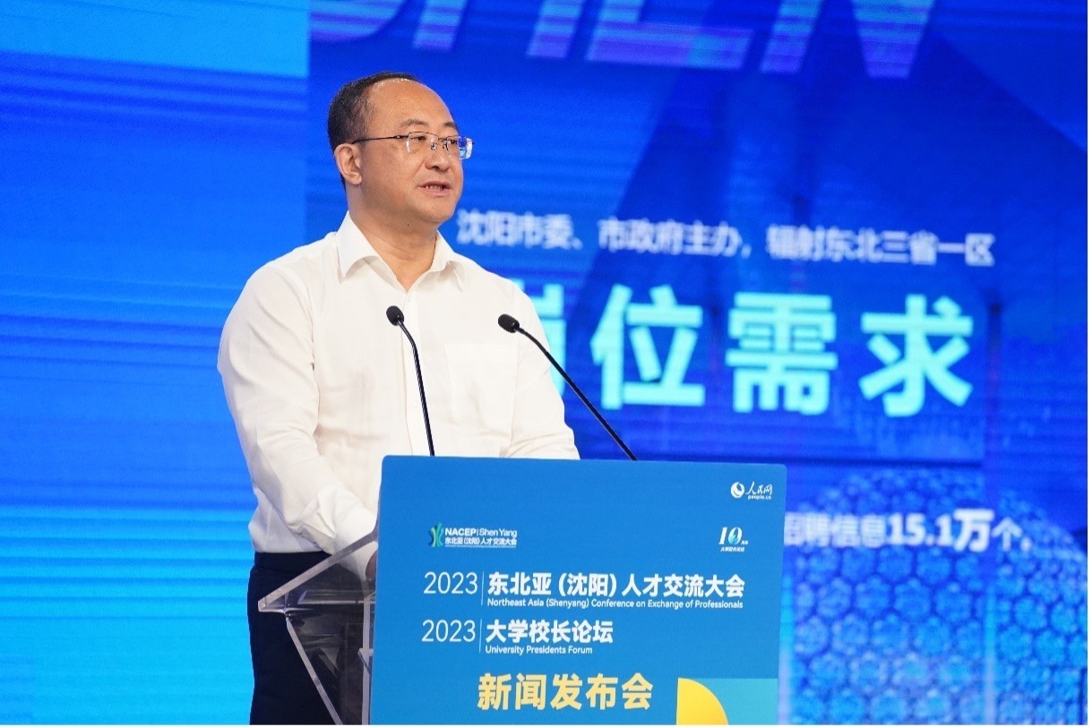 遼寧省沈陽(yáng)市人力資源和社會(huì)保障局黨組書記、局長(zhǎng)王志剛發(fā)布崗位需求和人才政策。人民網(wǎng)記者 馬天翼攝