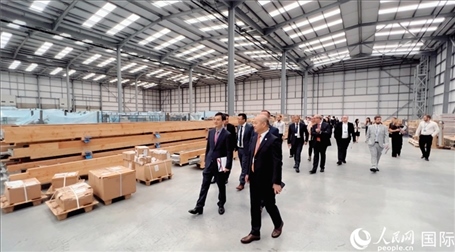 圖為旗艦倉(cāng)現(xiàn)場(chǎng)。人民網(wǎng) 郭錦標(biāo)攝