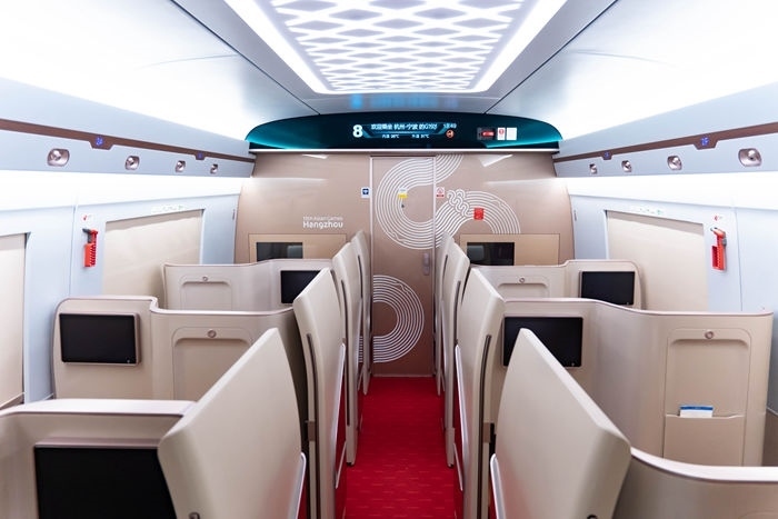 復(fù)興號(hào)亞運(yùn)智能動(dòng)車組列車。上海鐵路局融媒體中心供圖