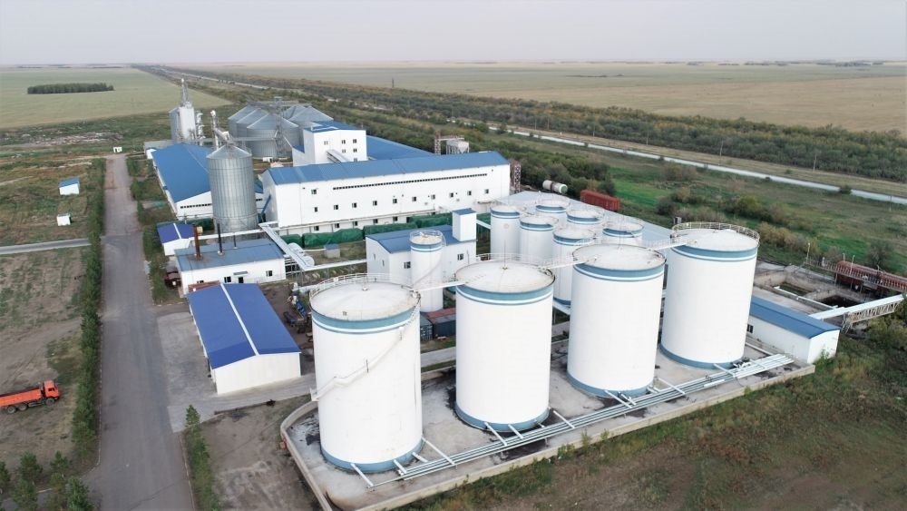 這是2022年9月2日在哈薩克斯坦北哈薩克斯坦州拍攝的愛菊農(nóng)產(chǎn)品物流加工園區(qū)（無人機(jī)照片）。新華社發(fā)（奧斯帕諾夫攝）