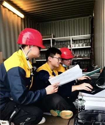 △2022年，長征十一號運載火箭在我國黃海以“一箭五星”方式成功發(fā)射。哈爾濱工程大學(xué)船海結(jié)構(gòu)物安全與舒適性團(tuán)隊為發(fā)射船進(jìn)行結(jié)構(gòu)動態(tài)監(jiān)測。