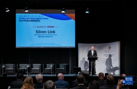 9月21日，在德國杜伊斯堡，杜伊斯堡市市長澤倫·林克出席2023新絲路物流論壇并致辭。新華社記者 張帆 攝