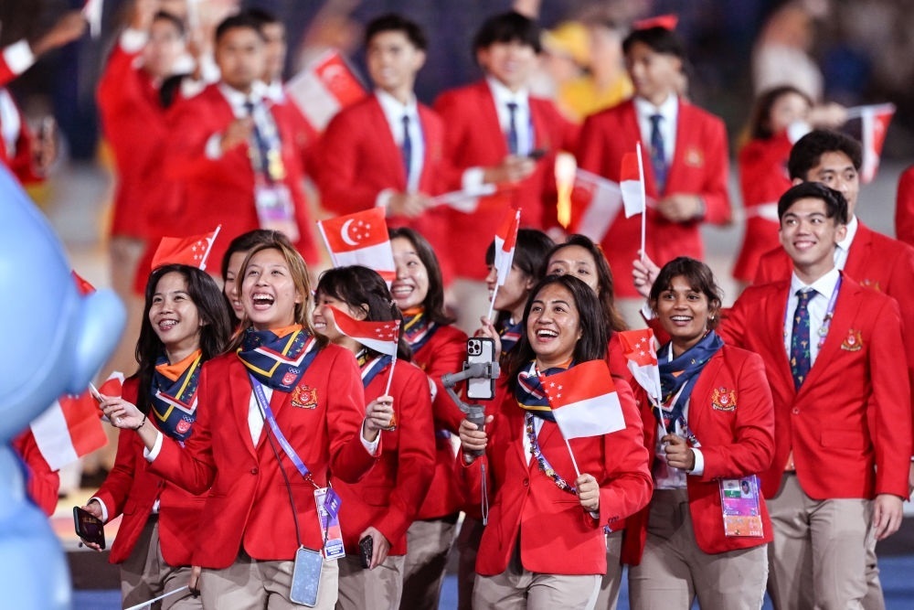 新加坡代表團(tuán)在開幕式上入場。