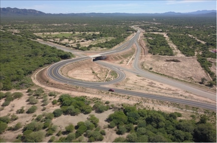 埃爾埃斯皮諾公路項(xiàng)目互通立交航拍。中國中鐵供圖