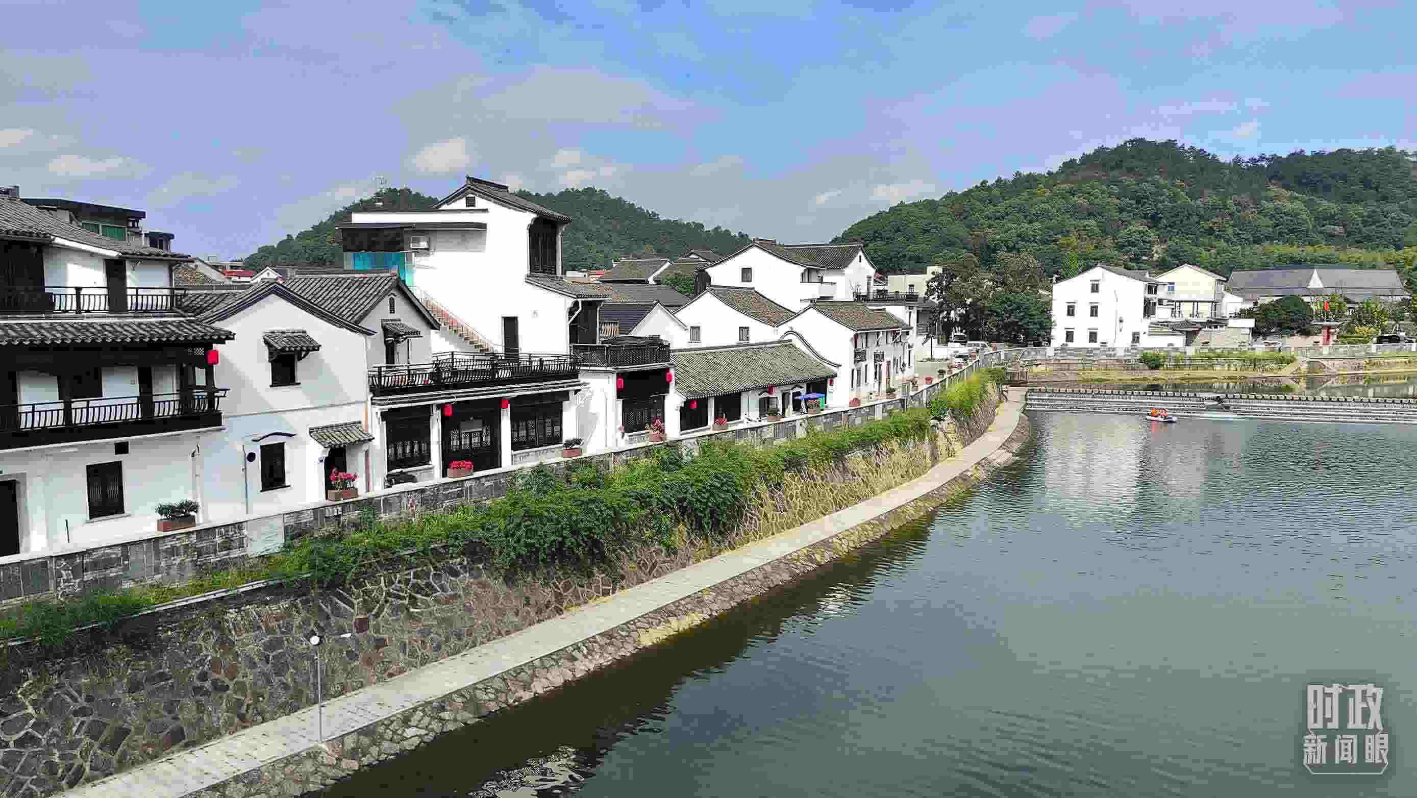 △“楓橋經(jīng)驗”發(fā)源地諸暨市楓橋鎮(zhèn)。（總臺央視記者楊立峰拍攝）