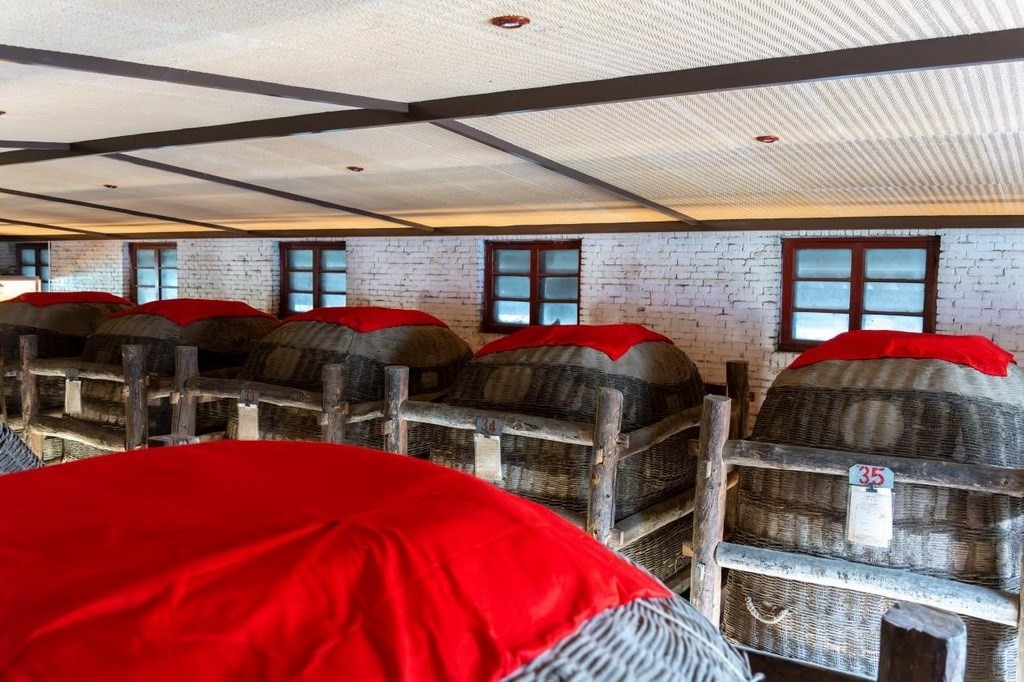 西鳳酒“酒?！辟A存庫(kù) 王哲攝