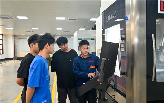 學生們正在實操學習。受訪單位供圖