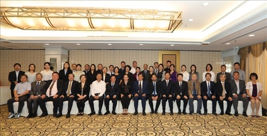 參會嘉賓合影留念。主辦方供圖