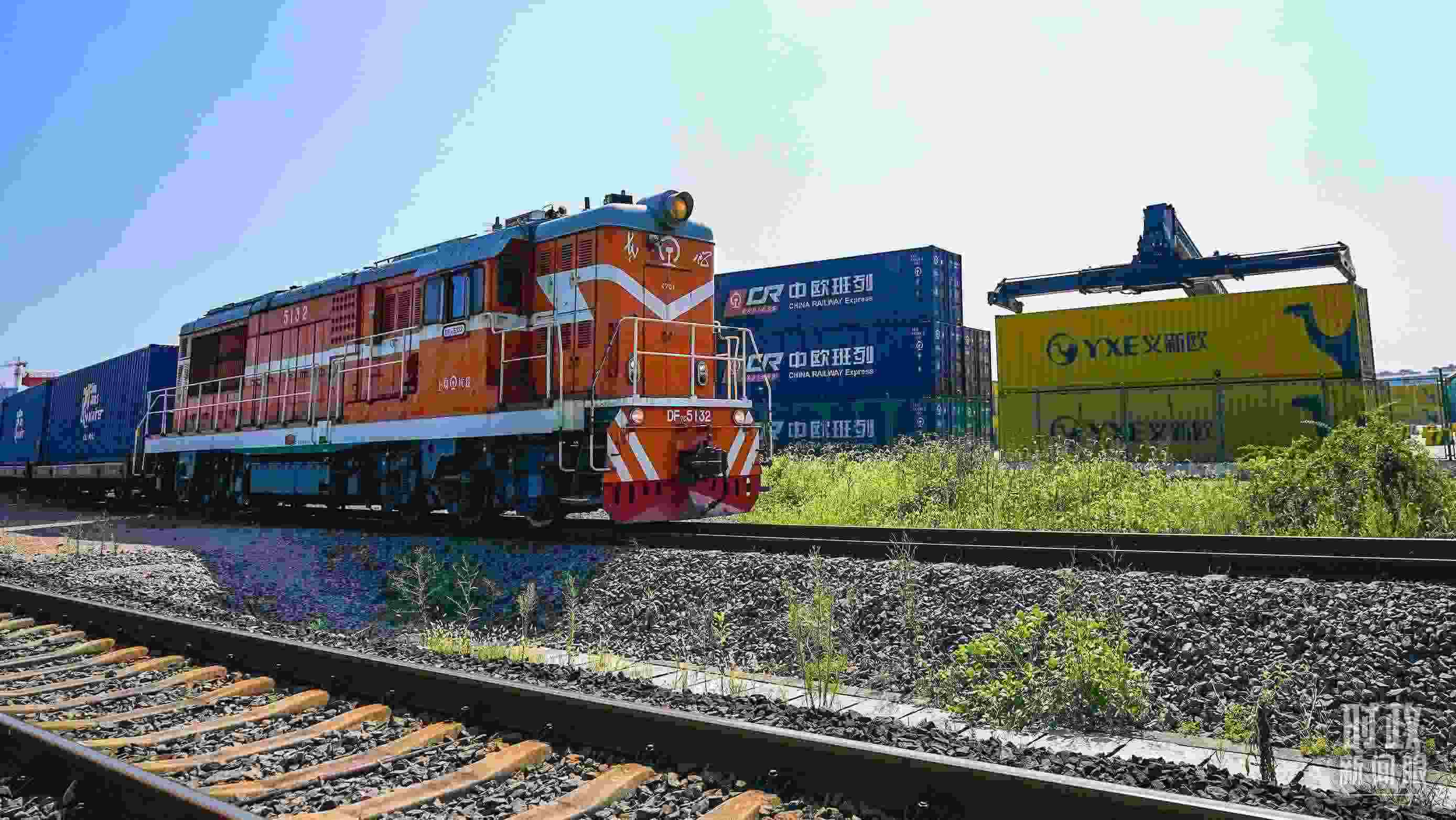 △“義新歐”中歐班列。（總臺(tái)國(guó)廣記者李晉拍攝）