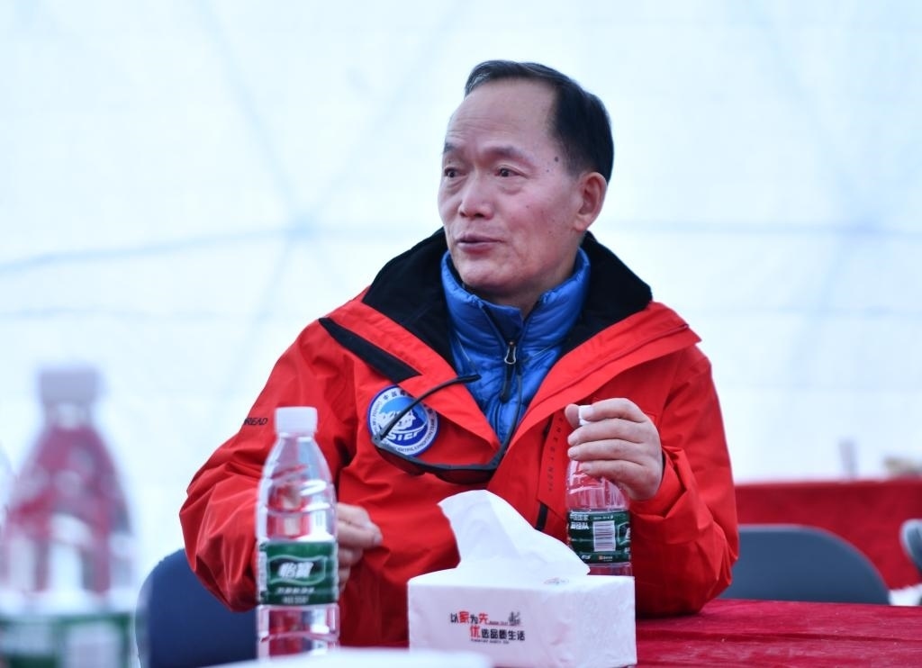 中國科學院院士、第二次青藏科考隊隊長姚檀棟在卓奧友峰登山大本營（9月29日攝）。新華社記者晉美多吉 攝