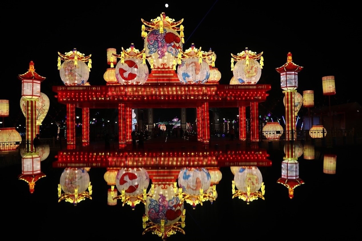 中秋國慶期間，南岳祝融文旅小鎮(zhèn)舉辦祝融花燈節(jié)。曹正平攝