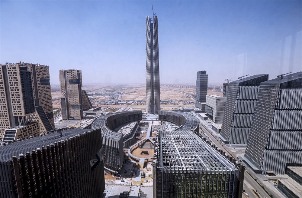 這是在埃及開羅以東拍攝的建設中的新行政首都中央商務區(qū)（9月11日攝）。新華社發(fā)（艾哈邁德·戈馬攝）