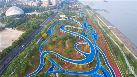 △俯瞰長(zhǎng)江國(guó)家文化公園九江城區(qū)段。（總臺(tái)記者李海峰拍攝）