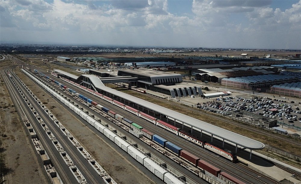 這是在肯尼亞首都內(nèi)羅畢拍攝的蒙內(nèi)鐵路內(nèi)羅畢站（9月20日攝，無人機照片）。新華社記者 韓旭 攝