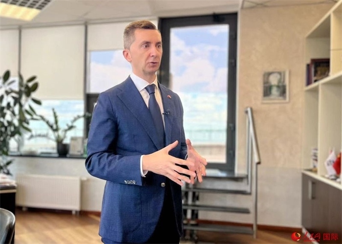 中白工業(yè)園開發(fā)公司第一副總經(jīng)理基里爾·卡羅杰耶夫接受人民網(wǎng)記者采訪。人民網(wǎng)記者 朱虹攝