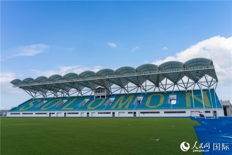 2023年9月12日，位于所羅門群島首都霍尼亞拉的由中土公司承建的中國援所羅門群島2023年太平洋運動會體育場館。人民網(wǎng) 賀吉攝