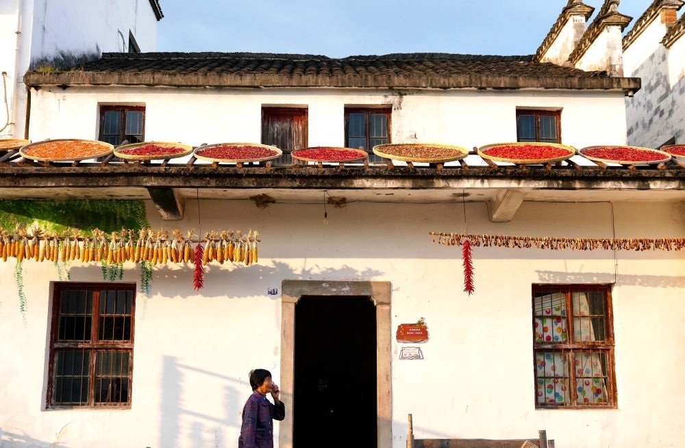 婺源縣王村石門自然村一角（2023年10月11日攝）。