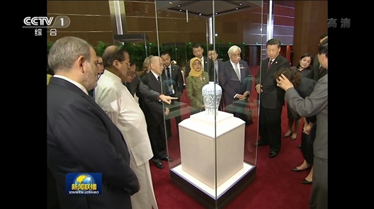 2019年5月15日，中外領(lǐng)導(dǎo)人共同參觀“大美亞細(xì)亞——亞洲文明展”。（視頻截圖）