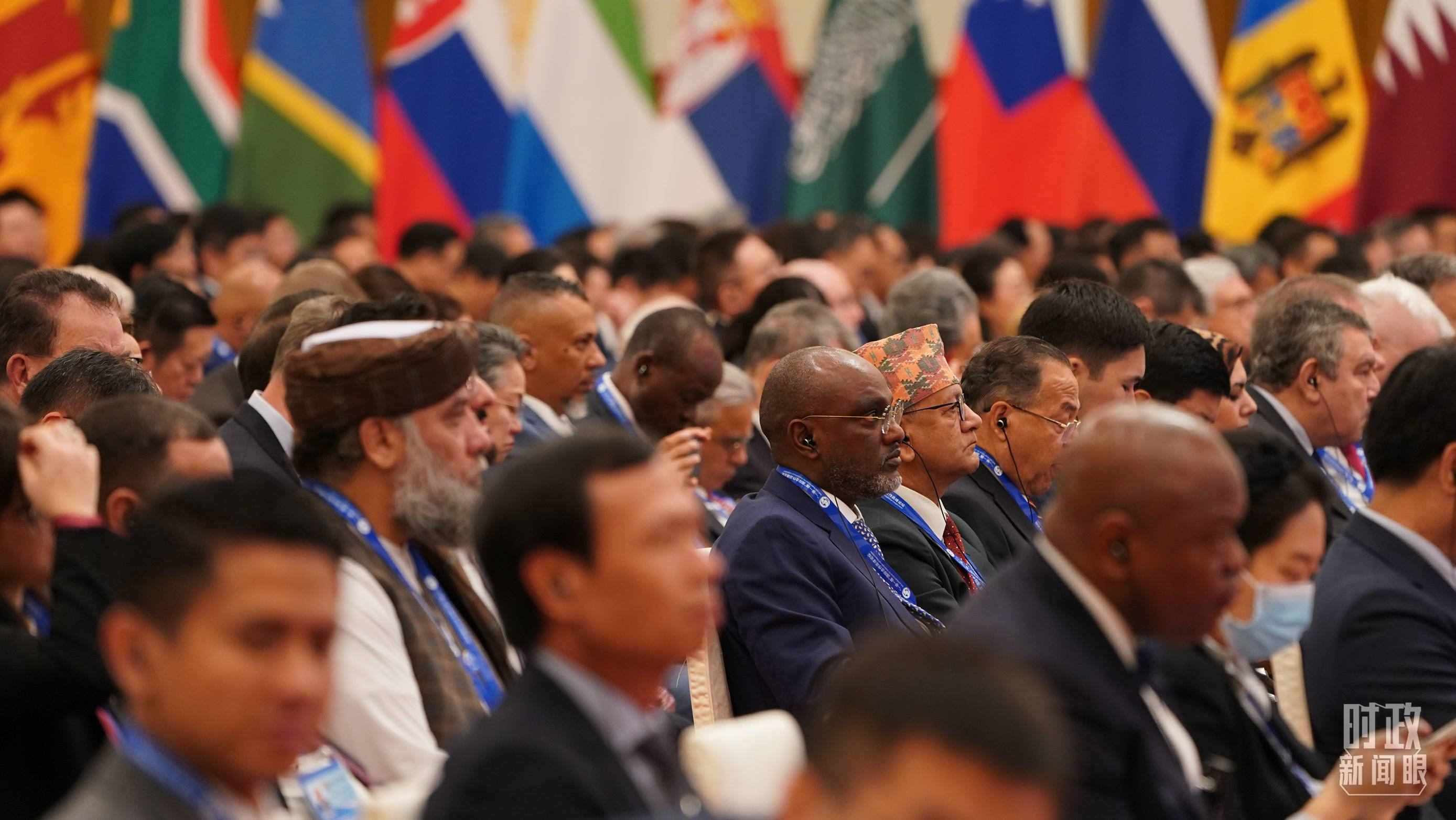 △開幕式現(xiàn)場(chǎng)的與會(huì)嘉賓。（總臺(tái)國(guó)廣記者李晉拍攝）