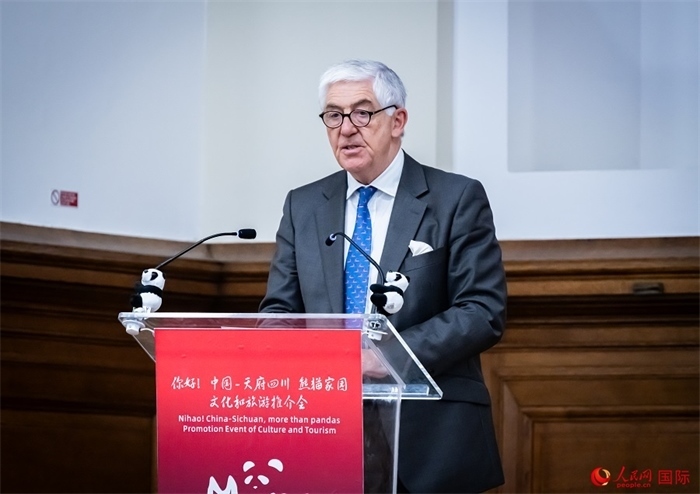 英中商業(yè)發(fā)展中心主席約翰·麥克萊恩致辭。人民網(wǎng) 郭錦標(biāo)攝