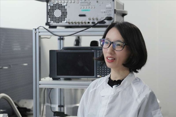 李婧在中國科學院紫金山天文臺毫米波和亞毫米波技術(shù)實驗室。（受訪者供圖）