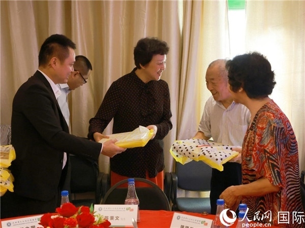 當(dāng)?shù)貢r(shí)間10月23日，國(guó)務(wù)院僑務(wù)辦公室主任陳旭在巴西華人文化交流協(xié)會(huì)會(huì)館出席里約僑界舉辦的重陽(yáng)節(jié)敬老聯(lián)歡活動(dòng)。人民網(wǎng)記者 陳海琪攝