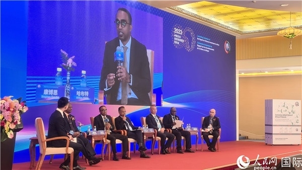 與會嘉賓展開座談。人民網(wǎng)記者 萬宇攝