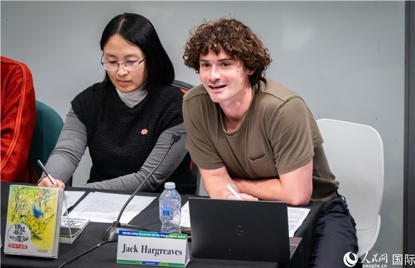 4、英國漢學(xué)家沈如風(fēng)對中國文學(xué)譯作的未來充滿期待。郭錦標(biāo)攝