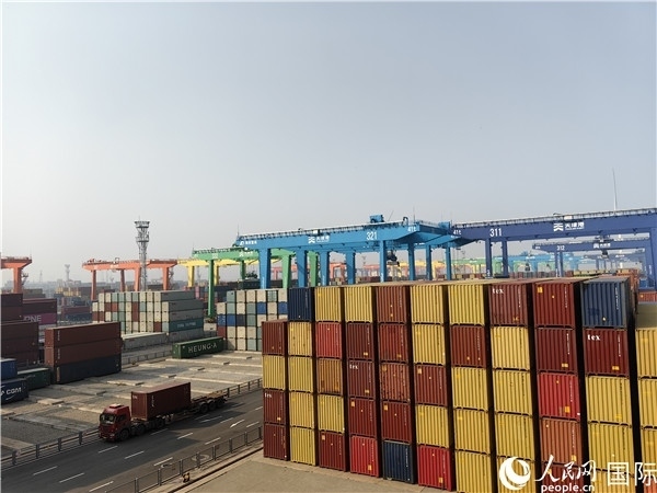 天津港北疆港區(qū)C段智能化集裝箱碼頭。人民網(wǎng)記者 符園園攝