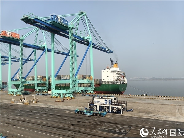 天津港北疆港區(qū)C段智能化集裝箱碼頭。人民網(wǎng)記者 符園園攝