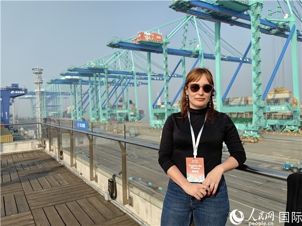 阿根廷公共電視臺(tái)記者萊蒂西亞接受采訪。人民網(wǎng)記者 符園園攝