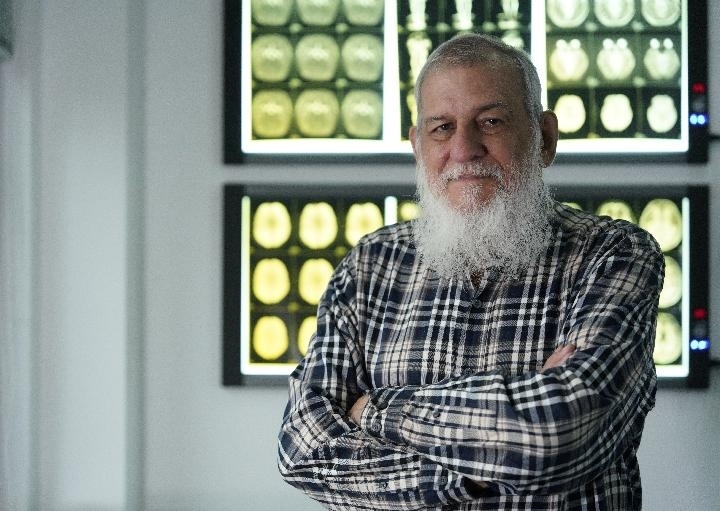 10月31日，古巴科學(xué)家裴德樂在電子科技大學(xué)校園內(nèi)。