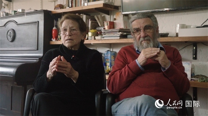 艾麗西亞·奧夫雷貢（左）和馬里奧·帕佐斯接受人民網(wǎng)專(zhuān)訪。人民網(wǎng)記者 張若涵攝