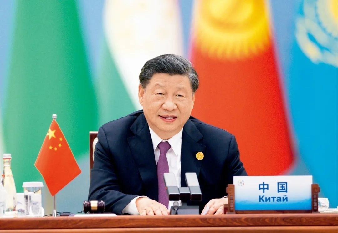 2023年5月19日上午，國(guó)家主席習(xí)近平在陜西省西安市主持首屆中國(guó)—中亞峰會(huì)并發(fā)表題為《攜手建設(shè)守望相助、共同發(fā)展、普遍安全、世代友好的中國(guó)—中亞命運(yùn)共同體》的主旨講話。圖/ 新華社記者 黃敬文 攝