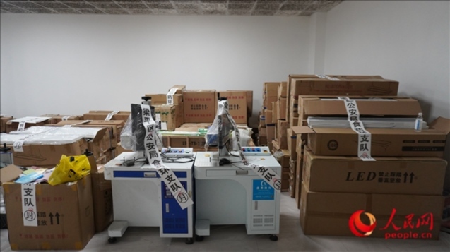 查封的假冒品牌燈具等。人民網(wǎng) 肖聰聰 攝