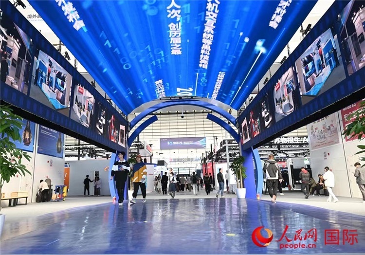 11月7日上午，2023年世界互聯(lián)網(wǎng)大會(huì)“互聯(lián)網(wǎng)之光”博覽會(huì)在浙江烏鎮(zhèn)開(kāi)幕。人民網(wǎng)記者 葉賓得攝