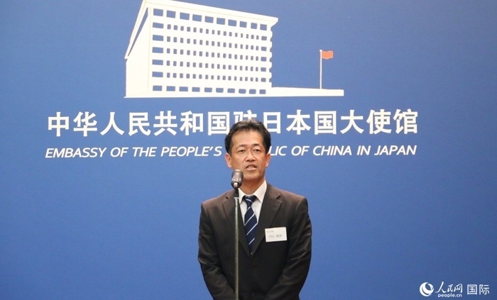 導(dǎo)師代表、東京大學(xué)教授內(nèi)山真伸發(fā)表致辭。人民網(wǎng) 許可攝