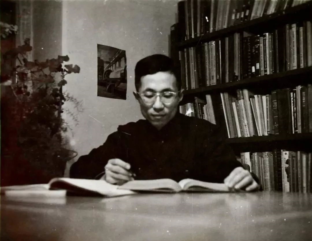 青年時期的秦裕琨。哈爾濱工業(yè)大學(xué)供圖