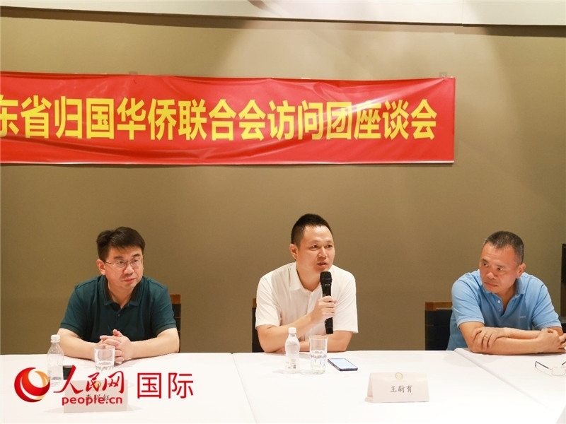 中國(guó)駐里約總領(lǐng)館副總領(lǐng)事王尉育（中）在座談會(huì)上致辭。人民網(wǎng)記者 陳海琪攝