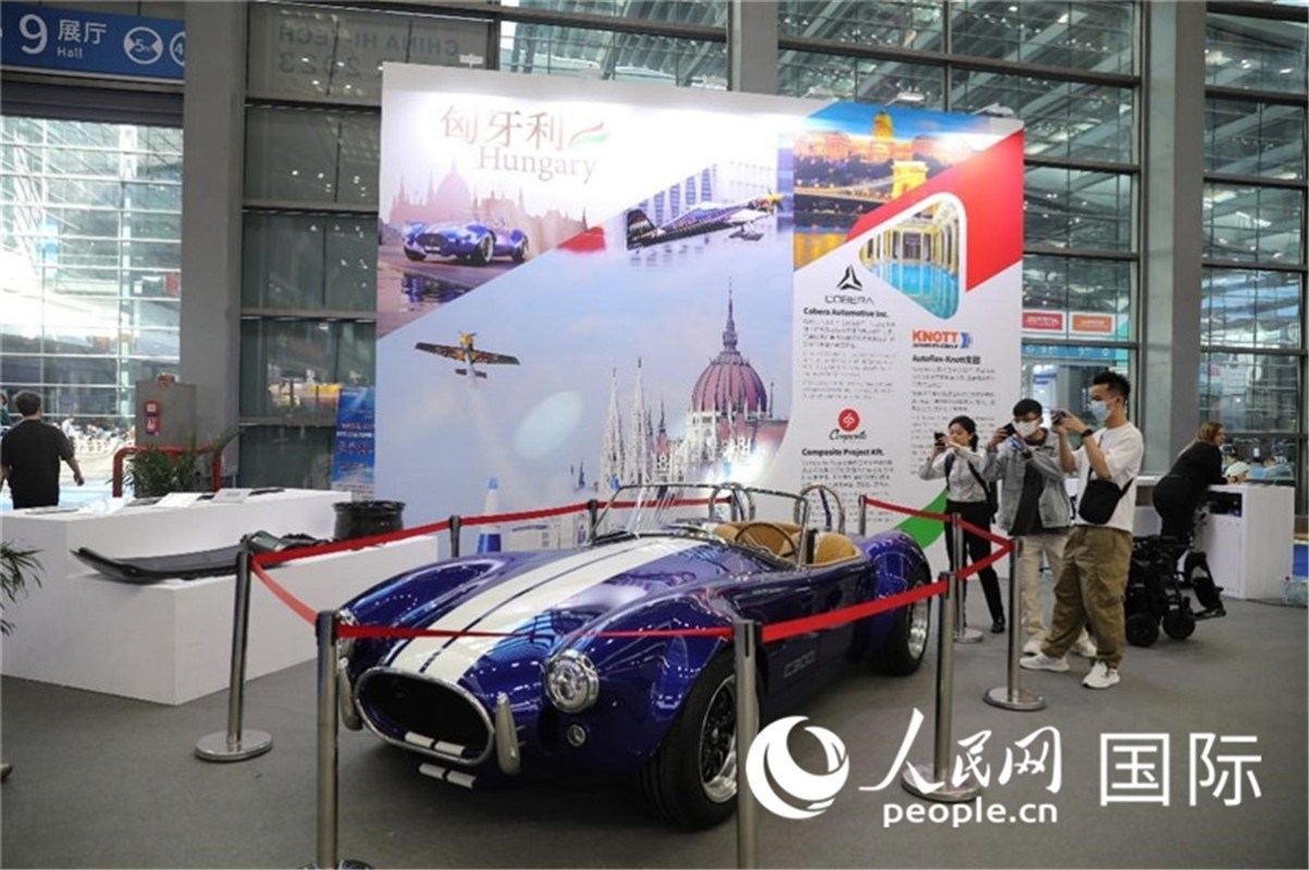 第25屆中國(guó)國(guó)際高新技術(shù)成果交易會(huì)15日在深圳開幕，圖為匈牙利企業(yè)展臺(tái)（人民網(wǎng)記者 魯揚(yáng)攝）