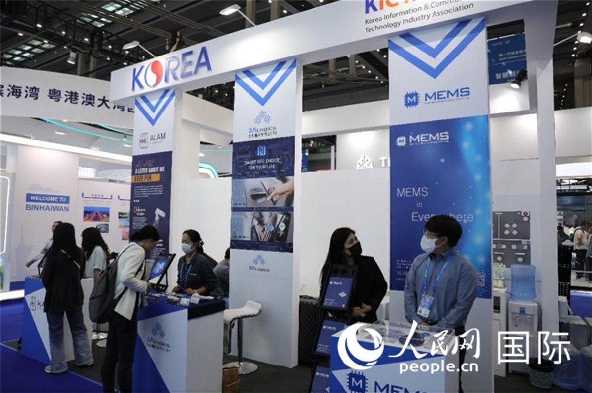 第二十五屆中國(guó)國(guó)際高新技術(shù)成果交易會(huì)15日在深圳開幕，圖為韓國(guó)企業(yè)展臺(tái)（人民網(wǎng)記者 魯揚(yáng)攝）