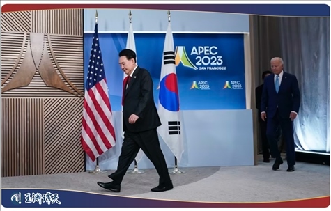 ｜｜日本首相岸田文雄、美國總統(tǒng)拜登以及韓國總統(tǒng)尹錫悅試圖在APEC會議期間合影