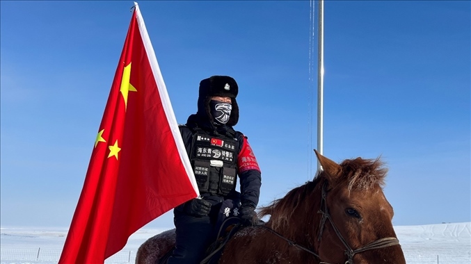 呼倫貝爾陳巴爾虎旗公安局副局長石永志。人民網(wǎng)記者 張敏穎攝