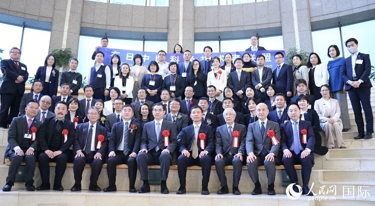 到場嘉賓與中國駐日本大使吳江浩合影留念。人民網(wǎng) 許可攝