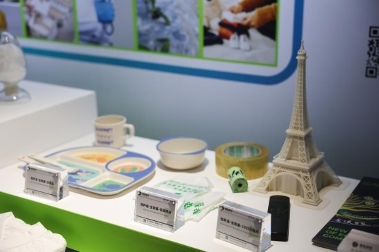 這是第二屆全球數(shù)字貿(mào)易博覽會的絲路電商館的主題展臺（11月24日攝）。新華社記者徐昱 攝