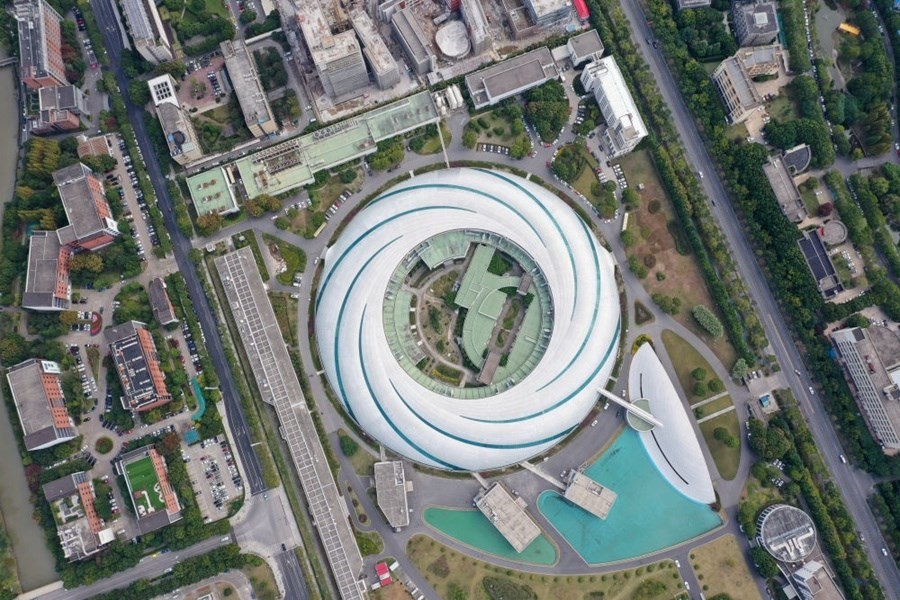 位于上海張江科學(xué)城的國(guó)家大科學(xué)裝置上海光源（2020年10月26日攝，無(wú)人機(jī)照片）。