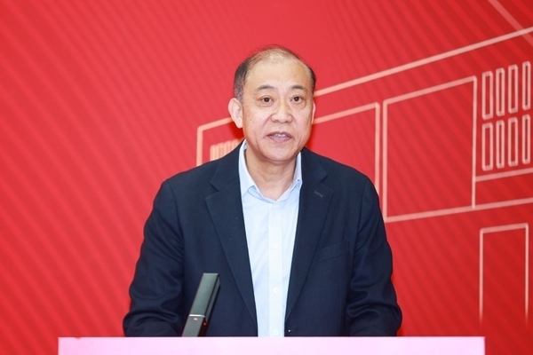 《教育踐悟錄》作者、中央財(cái)經(jīng)大學(xué)黨委書記何秀超。受訪者供圖